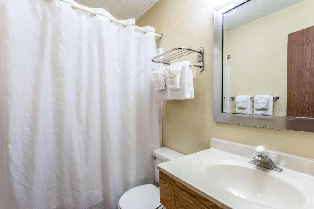 Econo Lodge Ithaca Zewnętrze zdjęcie