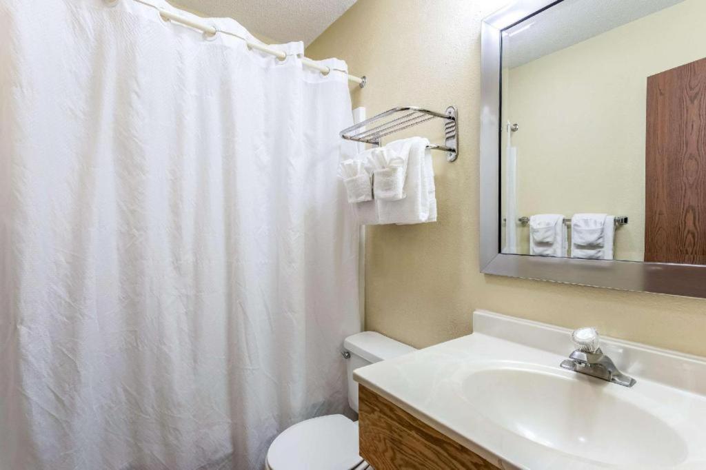 Econo Lodge Ithaca Zewnętrze zdjęcie