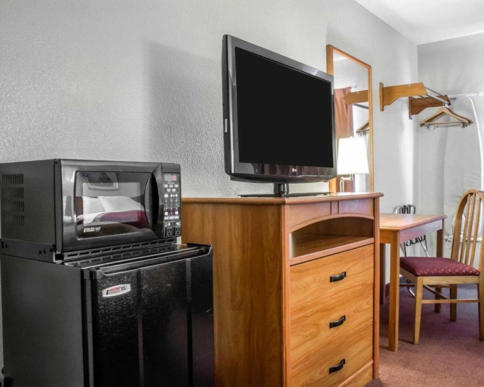 Econo Lodge Ithaca Zewnętrze zdjęcie